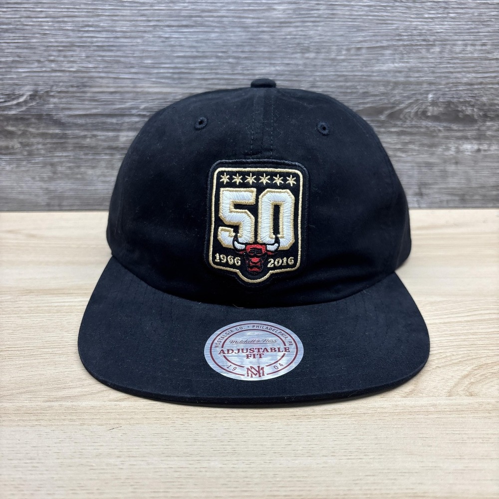 Chicago Bulls Hat Cap Strap Back One Size Black NBA Basketball Mitchell & Ness
